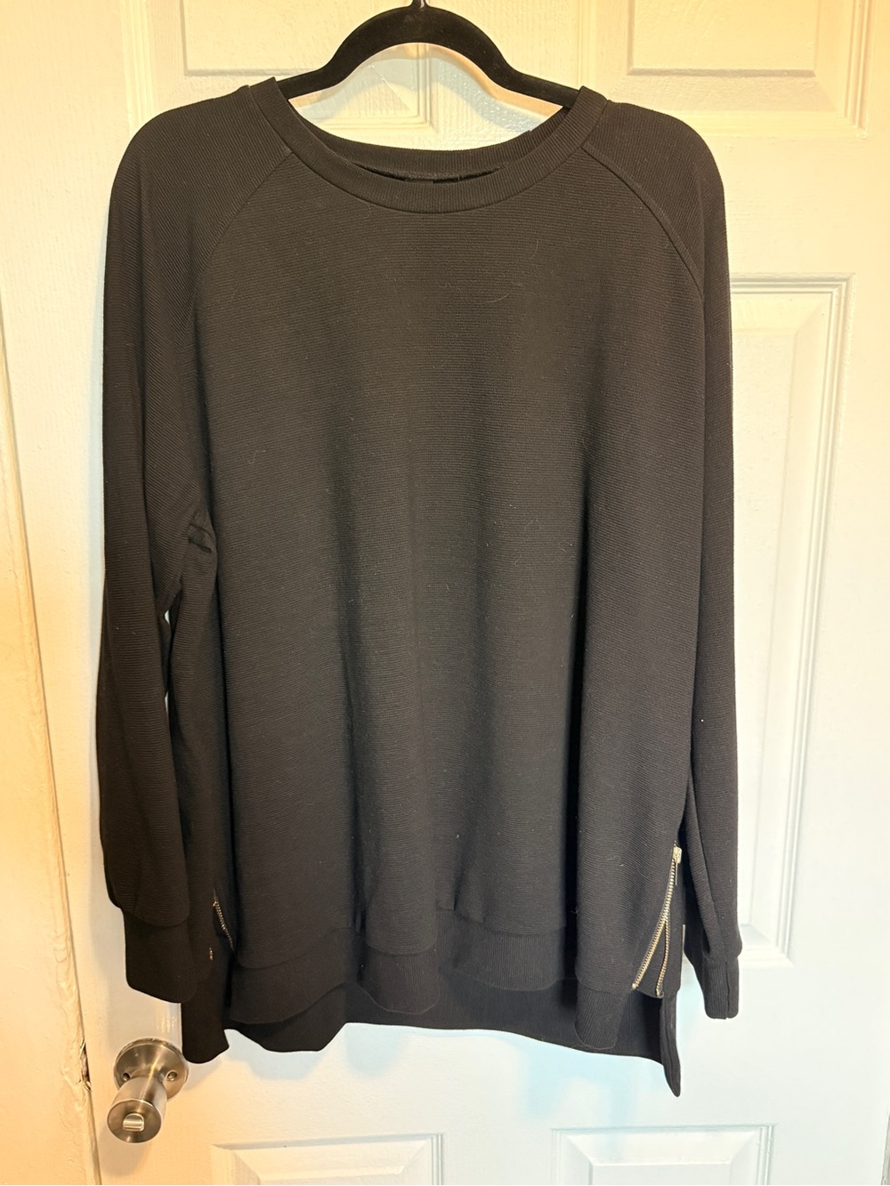 Black Long-Sleeve Crewneck Pullover Sweatshirt with Side Zips